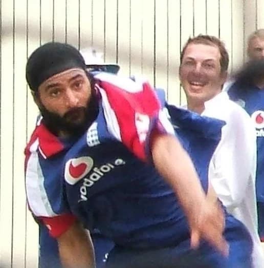 Monty Panesar bowling