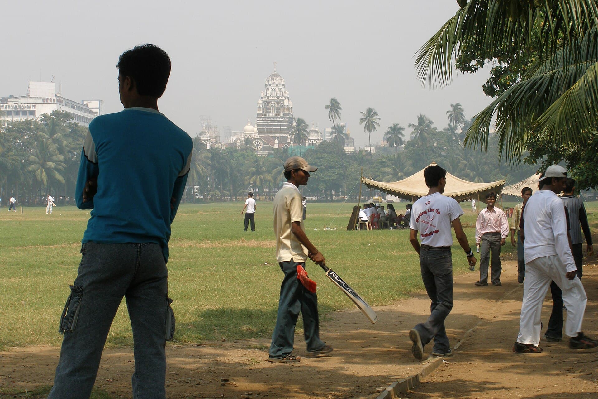 Cricket on Oval Maidan, Mumbai